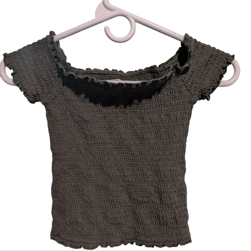 Hollister Smocked Off The Shoulder Top Olive Green Ruffle Trim XS‎